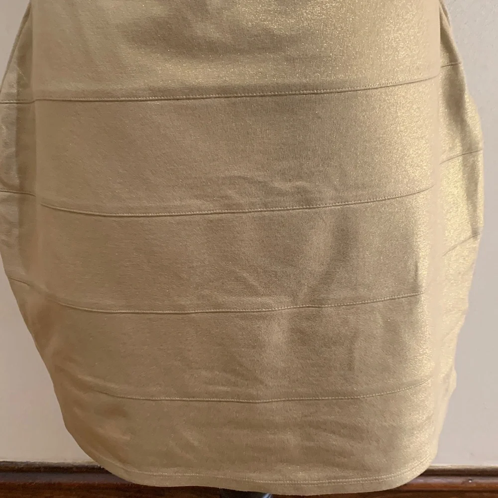 Elegant Gold One-Shoulder Dress - Picture 6 of 6